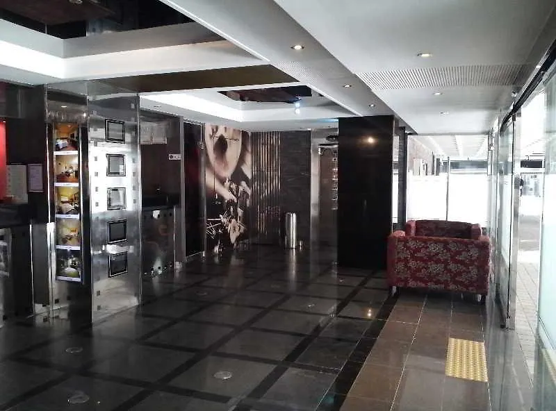 Film 37.2 Hotel Seoul 3*,
