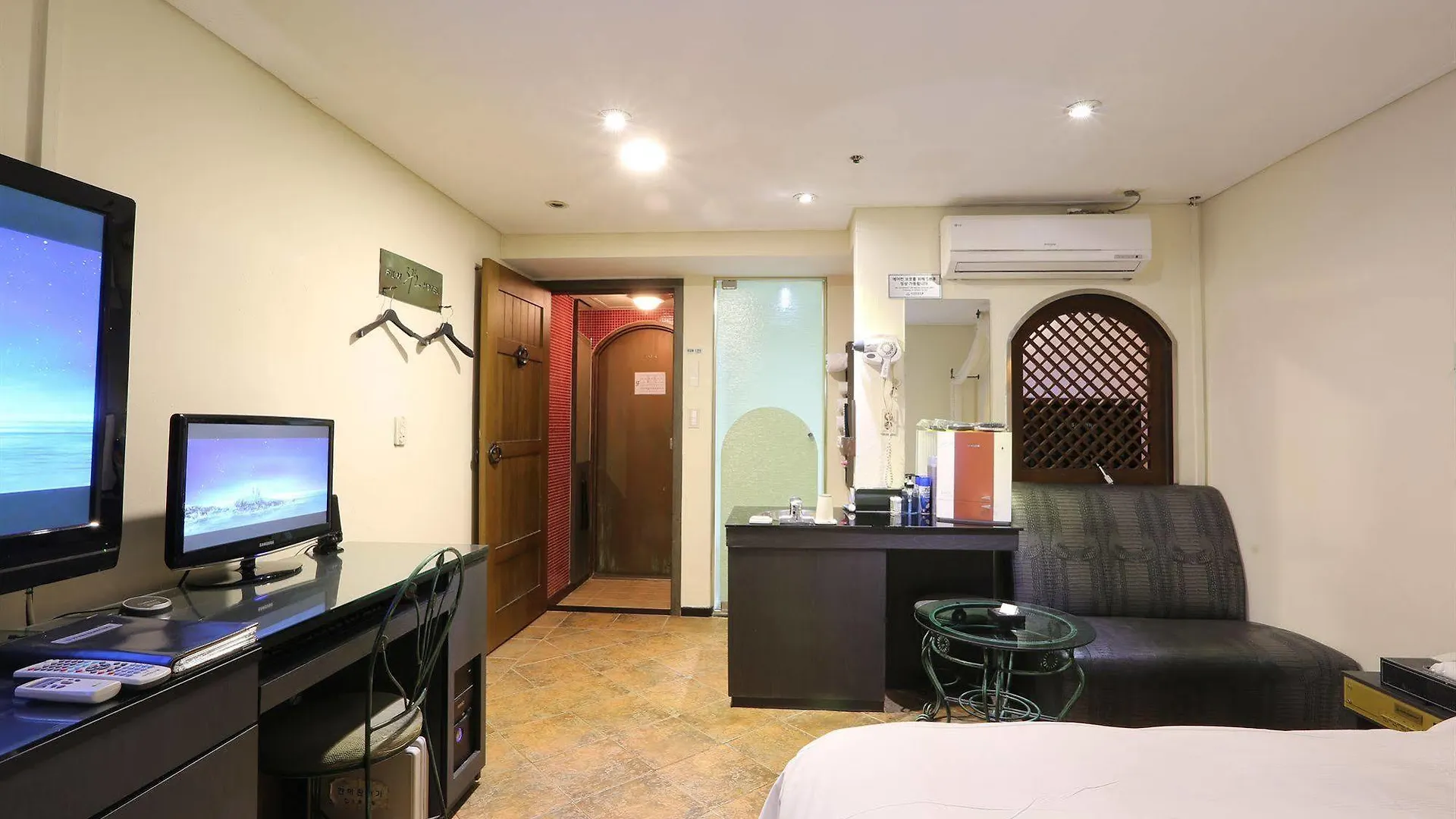 Film 37.2 Hotel Seoul