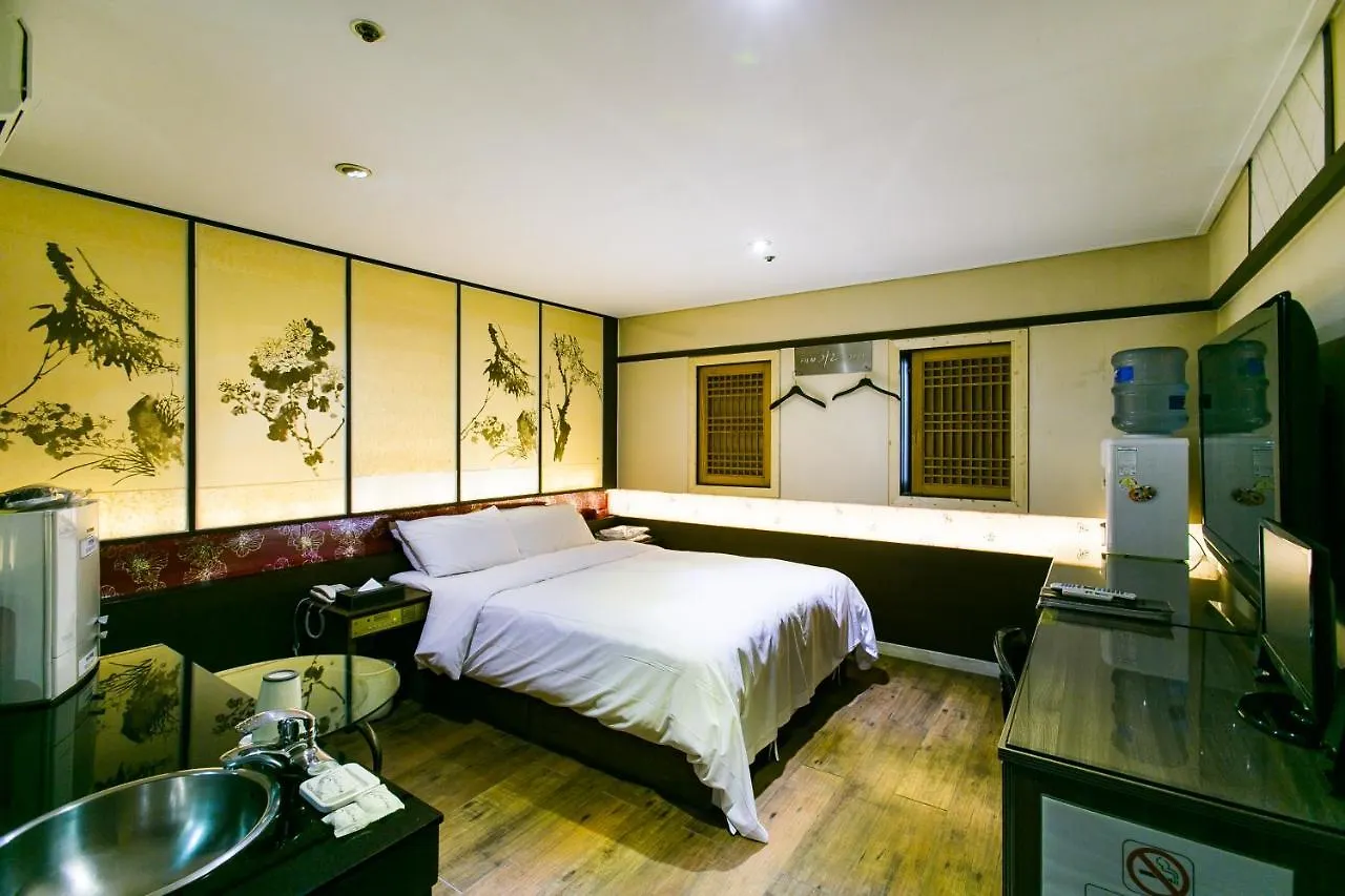 Film 37.2 Hotel Seoul South Korea